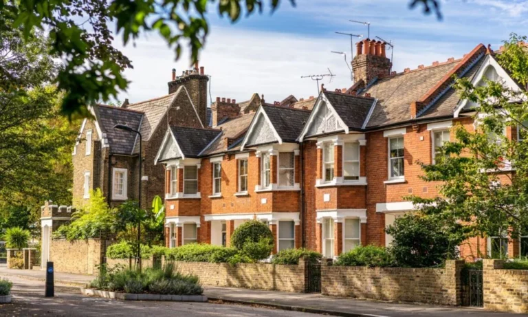 UK-Property-Investing-for-Foreign-Buyers-1024x614